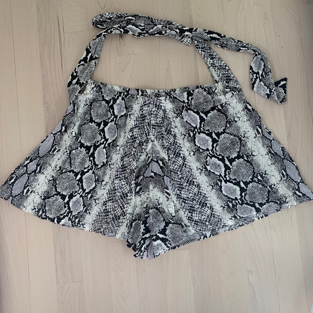 Wrap snake shorts